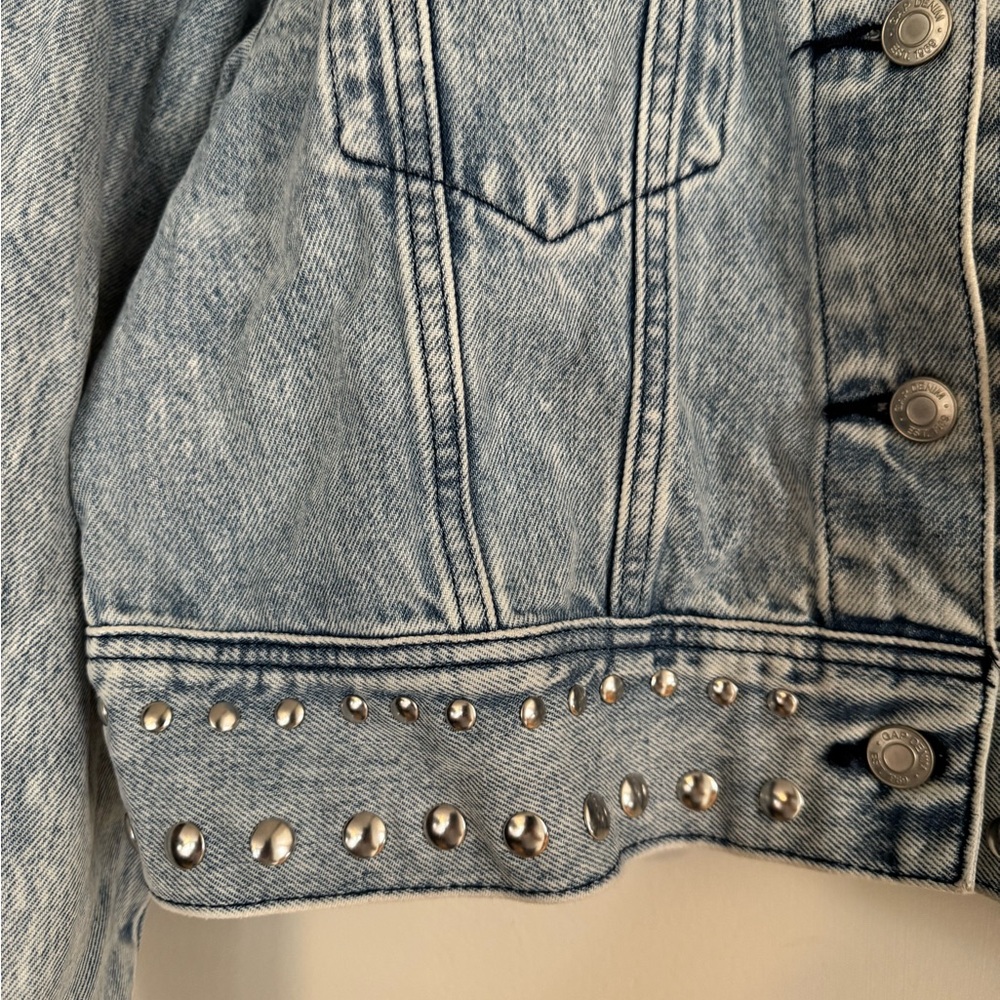 Cropped Denim Jean Jacket - Picture 3 of 4